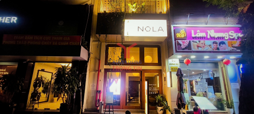 Giải Pháp Biển Hiệu Spa Cao Cấp: Hộp Đèn Mica UV, Hộp Vẫy Inox 304 & Màn Hình LED